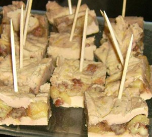 Foie gras, petites pommes et noix de pécan